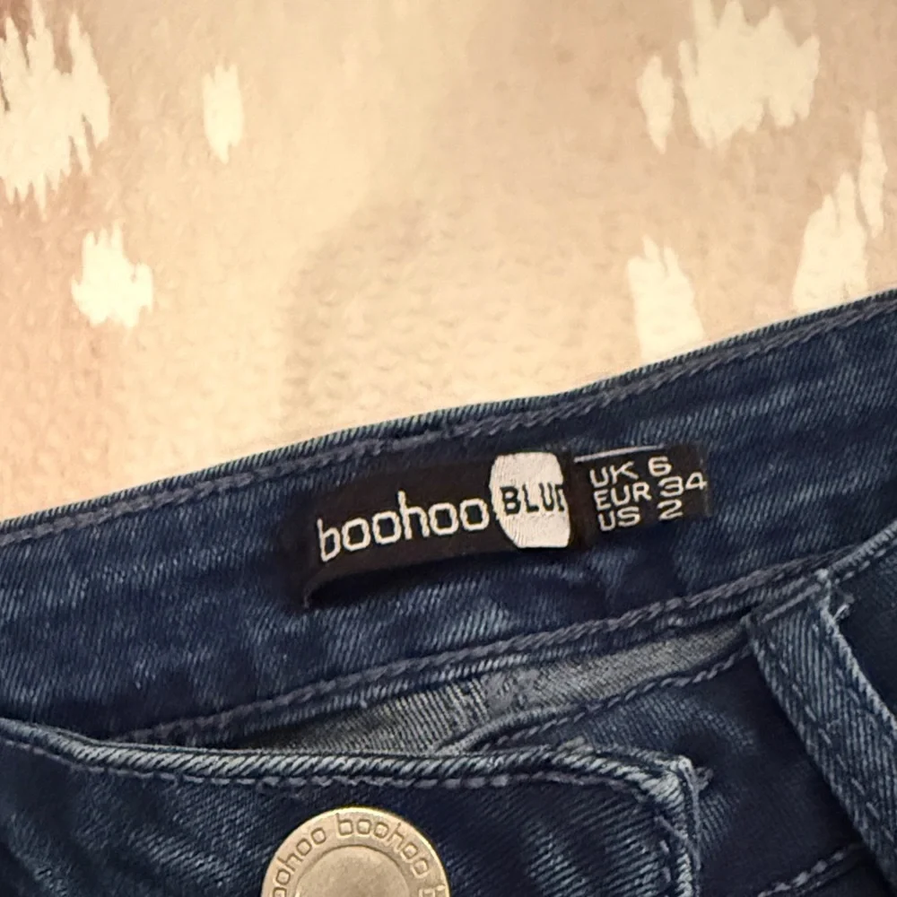 Boohoo Dark Blue Straight Leg Jeans with Feather Hem